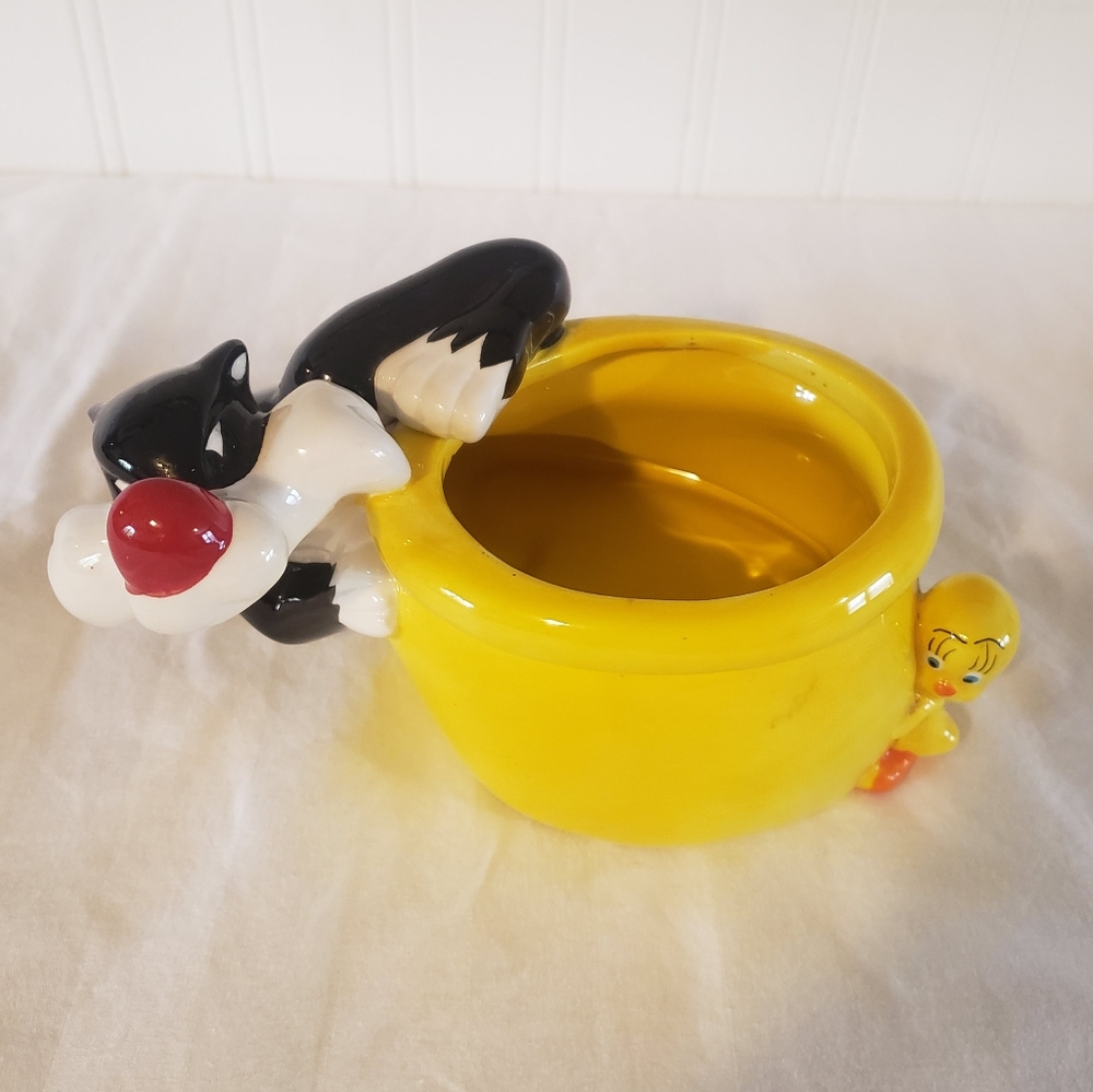 Looney Tunes-Warner Brothers Sylvester and Tweety Bird Planter/ Candy Dish